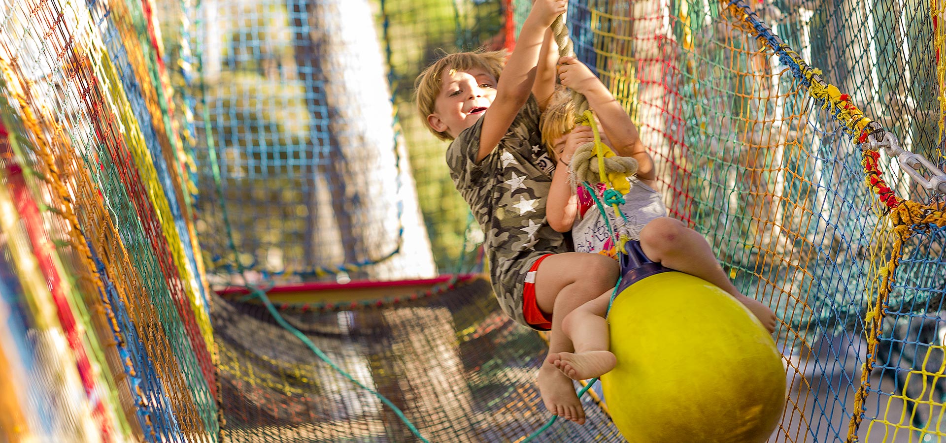 Camping san damiano jeux enfants mini parcours aventure tyrolienne
